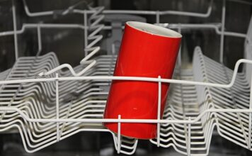 Czy otwierać zmywarkę zaraz po zmywaniu?