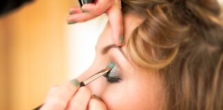 Kiedy nakładanie masy cukrowej na tort?