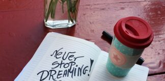 Jak zrobić napis na torcie z czekolady?